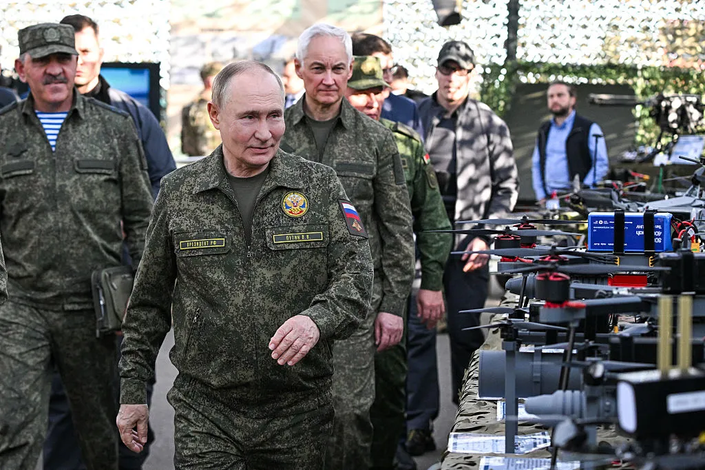 Китай приєднується до тіньової війни Росії проти Європи: нова вісь дестабілізації